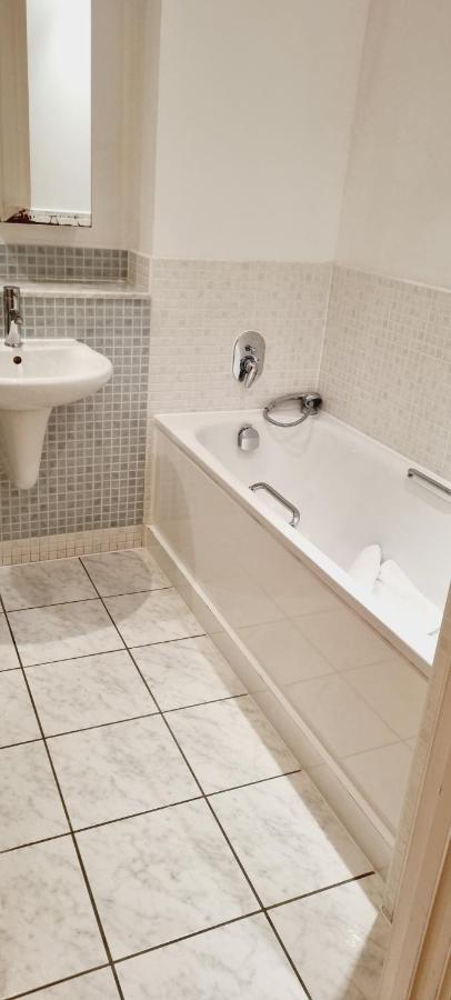 Luxury Canary Wharf Apartment With Free Parking Londres Exterior foto